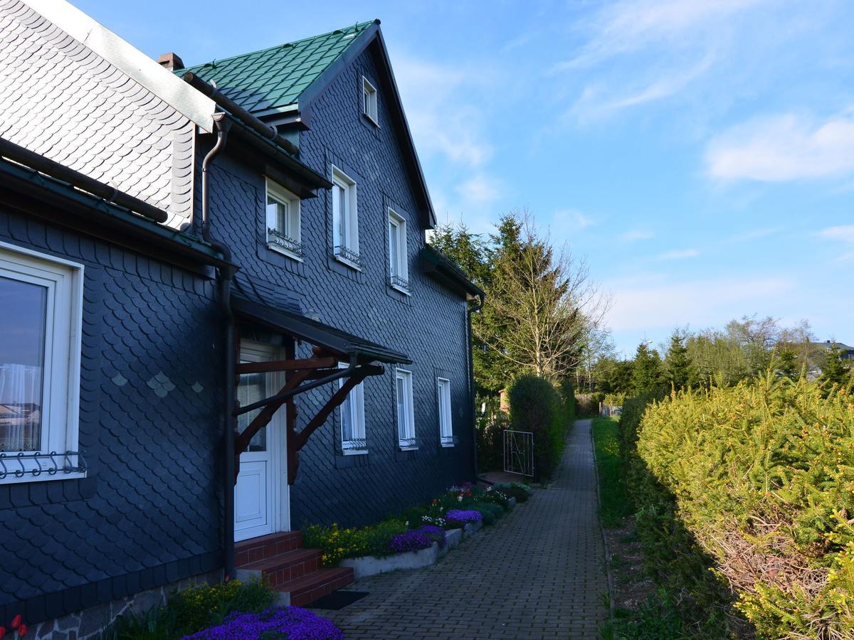 Holiday Home With Garden Нойштадт-ам-Ренштайг Экстерьер фото